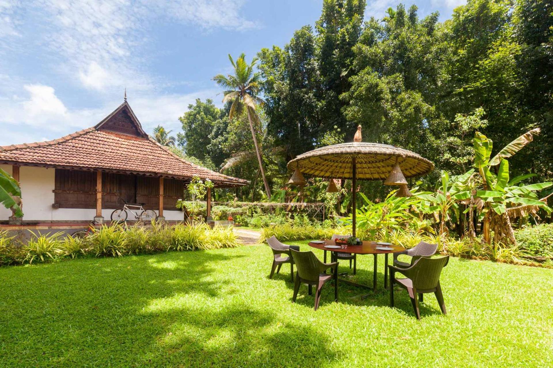 Stayvista At La Riva Heritage Villa With Bicycle Alappuzha Exterior foto